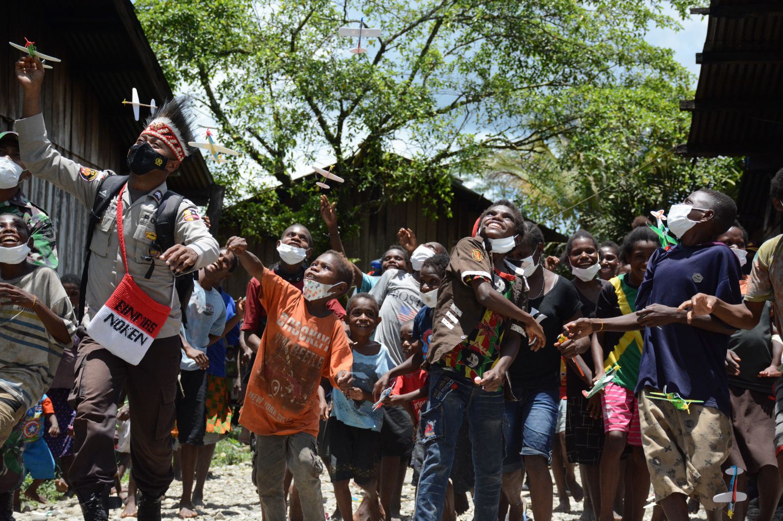 Gangguan KKB Papua Teratasi, Polisi Berikan Trauma Healing Bagi Anak-anak Yahukimo