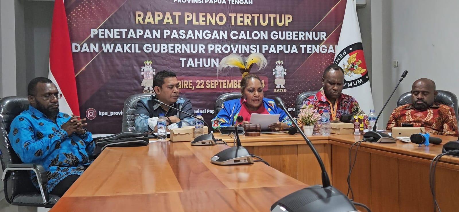 ua-KPU-Papua-Tengah-Jennifer-Tabuni-bersama-para-komisioner-sec.jpg