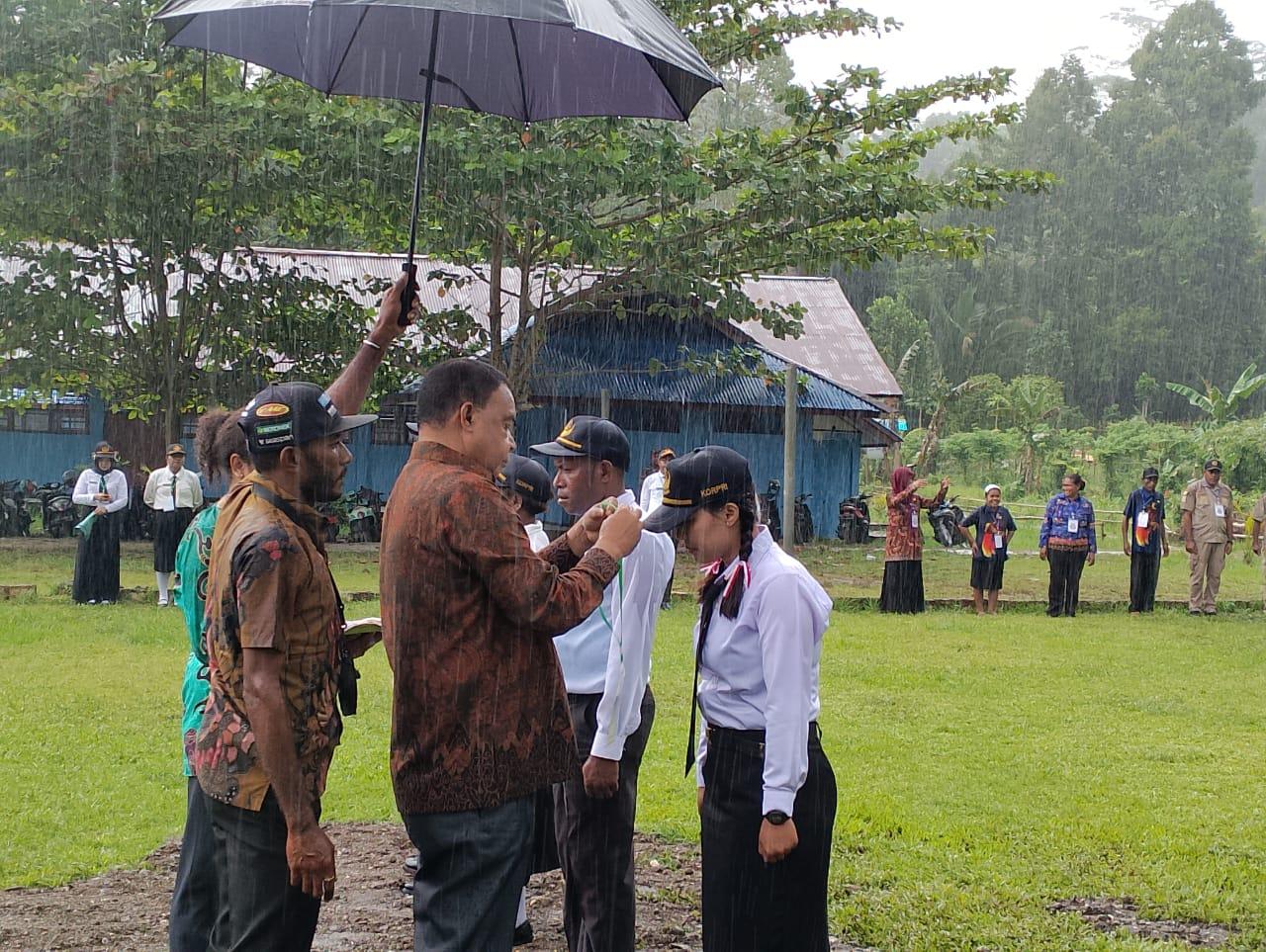 uan-Yapen-Benyamin-Arisoy-menutup-secara-resmi-diklat-P.jpg