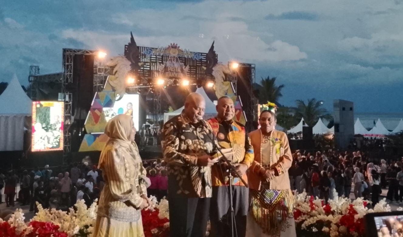 ubernur-Papua-Mathius-Fakhiri-menyampaik.jpg