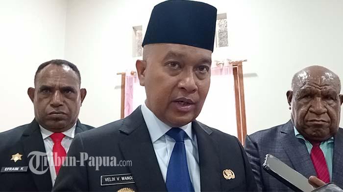 ubernur-Papua-Pegunungan-Dr-Velix-Fernando-Wa.jpg