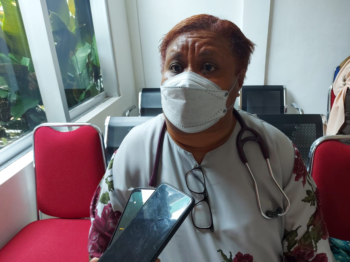 wakil-direktur-pelayanan-medik-rsud-jayapura-dr-gres-daimboa.jpg