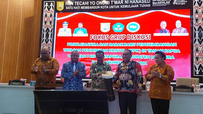ypk-fgd-di-papua.jpg