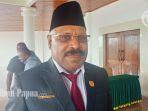 13-Ketua-DPRD-Kabupaten-Mimika-Anton-Bukaleng.jpg