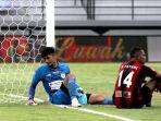15022022-barito_putra_vs_persipura-5.jpg