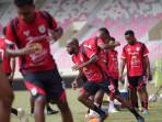 A-2-Kapten-Persipura-Jayapura-B.jpg