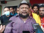 Emmanuel-Gobay-yang-juga-Direktur-LBH-Papua.jpg