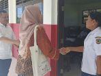 YPMAK Bersama Tim Program CSR dan PDB Award Datangi Guru Kontrak di SD YPPK Santo Rafael Mapurujaya