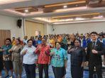 Kepala-DP3AP2KB-Kabupaten-Mimika-Priska-Kuum-dalam-sebuah.jpg