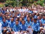 Momen-siswa-SMP-Negeri-2-Sentani-berpose.jpg