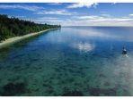 Pasir-Panjang-terletak-di-Pulau-Rumberpon.jpg
