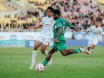 Pemain-sayap-PSS-Sleman-Ricky-Cawor-hijau-saat-akan-m.jpg