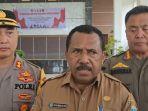 Sekda-Kabupaten-Nabire-Piter-Erarisfs.jpg
