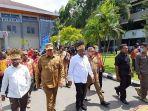 Wamendagri-John-Wempi-Wetipo-didampingi-Penjabat-Gubernur-Papua-Barat-Paulus-Waterpauw.jpg