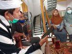 dedi-mulyadi-anggota-dpr-ri-saat-melakukan-sambungan-telepon-dengan-a.jpg