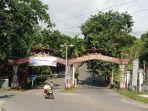 gapura-universitas-cenderawasih-jayapura-papua-sepi-dan-tak-ada-aktivitas.jpg
