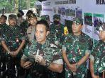 jenderal-andika-perkasa-memantau-langsung-latihan-450-pasukan-satgas-yonif.jpg