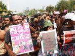 mahasiswa-papua-demo-di-depan-istana-1.jpg