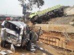 mobil-ringsek-akibat-kecelakaan-beruntun-di-tol-cipularang-purwakarta-senin-292019.jpg