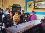 penjabat-bupati-ke-rumah-alex.jpg