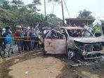 polres-sukabumi-melakukan-proses-olah-tkp-temuan-dua-jenazah-dalam-mobil.jpg
