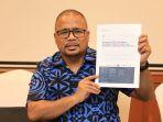 rivai-darus-menunjukan-berita-hoax.jpg