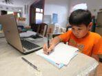 siswa-SDK-Penabur-Duren-Sawit-mengerjakan-tugas-sekolah.jpg