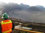 tambang-grasberg-mine-di-kabupaten-mimika-papua-yang-dikelola-oleh-pt-freeport.jpg