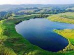 telaga-emfote-atau-danau-love.jpg