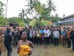 Gubernur Meki Nawipa: Anak-anak Papua Harus Sekolah Agar Bisa Menjadi Tuan di Atas Tanah Ini