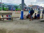 viral-sopir-bus-pon-xx-dari-luar-daerah-ramai-ramai-membawa-sembako-dan-peralatan-memasak-ke-timika.jpg