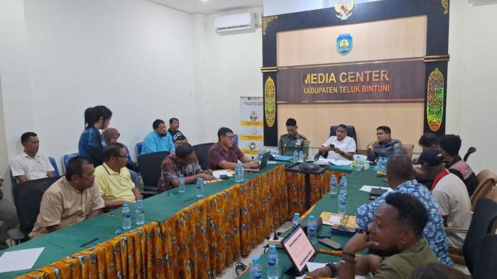 PERTAMINA - Pemerintah Kabupaten (Pemkab), Teluk Bintuni, berencana siap mendorong PT Pertamina (Persero) untuk tidak melulu melihat pengadaan Pertashop dari kacamata bisnis. Sabtu, (25/4/2026)
