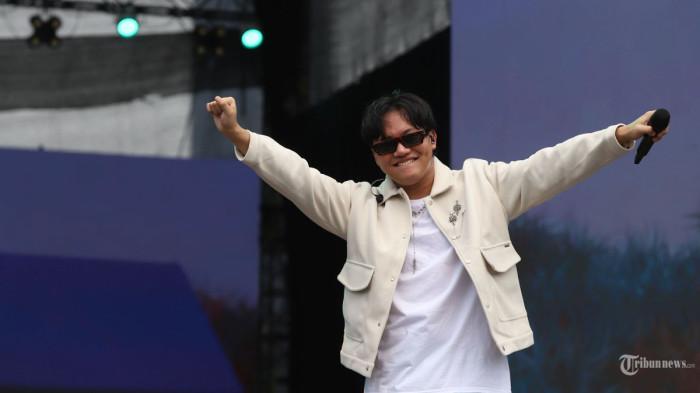 Rizky Febian saat tampil