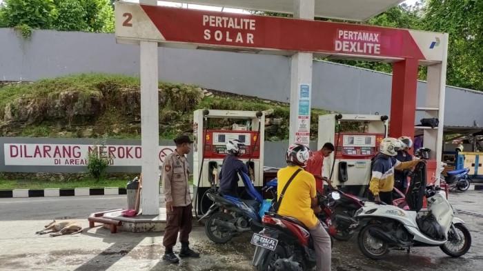 FAKFAK - Pelayanan di salah satu SPBU di Kota Fakfak Papua Barat teramati lancar dan lengang serta harga minyak juga relatif masih normal, Selasa (31/3/2026)