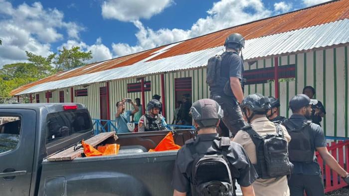 Satgas Operasi Damai Cartenz dan Personil Polres Yahukimo