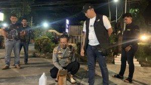 AKP-Septian-Pratama-menunjukkan-alkohol-berkadar-96-persen.jpg
