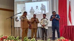 Ali-Baham-Temongmere-membuka-kegiatan-Konsultasi-Publik-Rancangan-Awal-RPJMPD-Papua-Barat.jpg