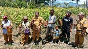 Bidang-Sarana-dan-Prasarana-Dinas-Pertanian-Kabupaten-Jayawijaya-ikut-panen-sorg.jpg