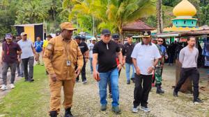 Bupati-Fakfak-Samaun-Dahlan-memantau-persiapan-MTQ-XI.jpg