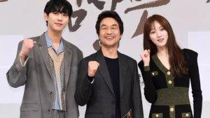 Dr-Romantic-3.jpg