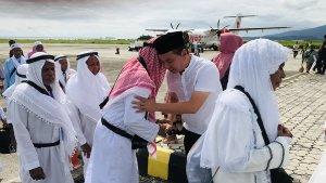 Freddy-Thie-saat-menyambut-kedatangan-jamaah-haji.jpg