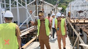 Hermus-Indou-dan-Ferdy-Laleno-meninjau-lokasi-pembangunan-46-rumah-untuk-nelayan.jpg