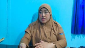 Ika-Damayanti-di-ruang-kerjanya-di-Kaimana-Papua-Barat-Senin-13102025.jpg