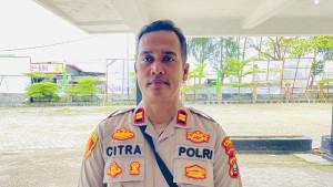Iptu-Citra-Yuliawanto-di-Area-Gedung-Pertemua-Krooy-Kaimana.jpg
