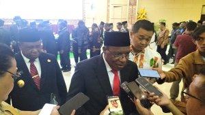 Jhon-Wempi-Wetipo-saat-diwawancarai-media-di-Manokwari.jpg