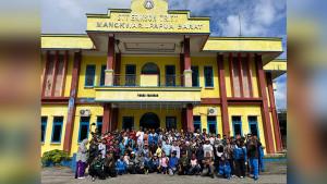 Kemenag-Papua-Barat-kerja-bakti-di-Erikson-Trit-Manokwari.jpg