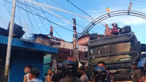 Kendaraan-AWC-dikerahkan-Polres-Fakfak-untuk-membantu-pemadaman-kebakaran.jpg