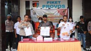 Konferensi-pers-di-polres-fakfak.jpg