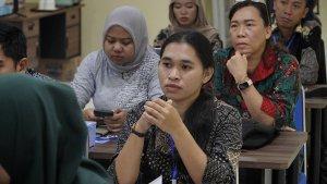 Lienda-Karauwan-tengah-kanan-saat-membuka-pelatihan-jurnalistik.jpg