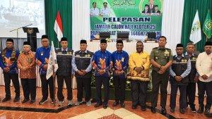 Luksen-Jems-Mayor-dan-Gubernur-Papua-Barat-Dominggus-Mandacan.jpg